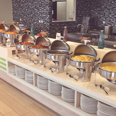 Fox Hotel Pekanbaru Εξωτερικό φωτογραφία