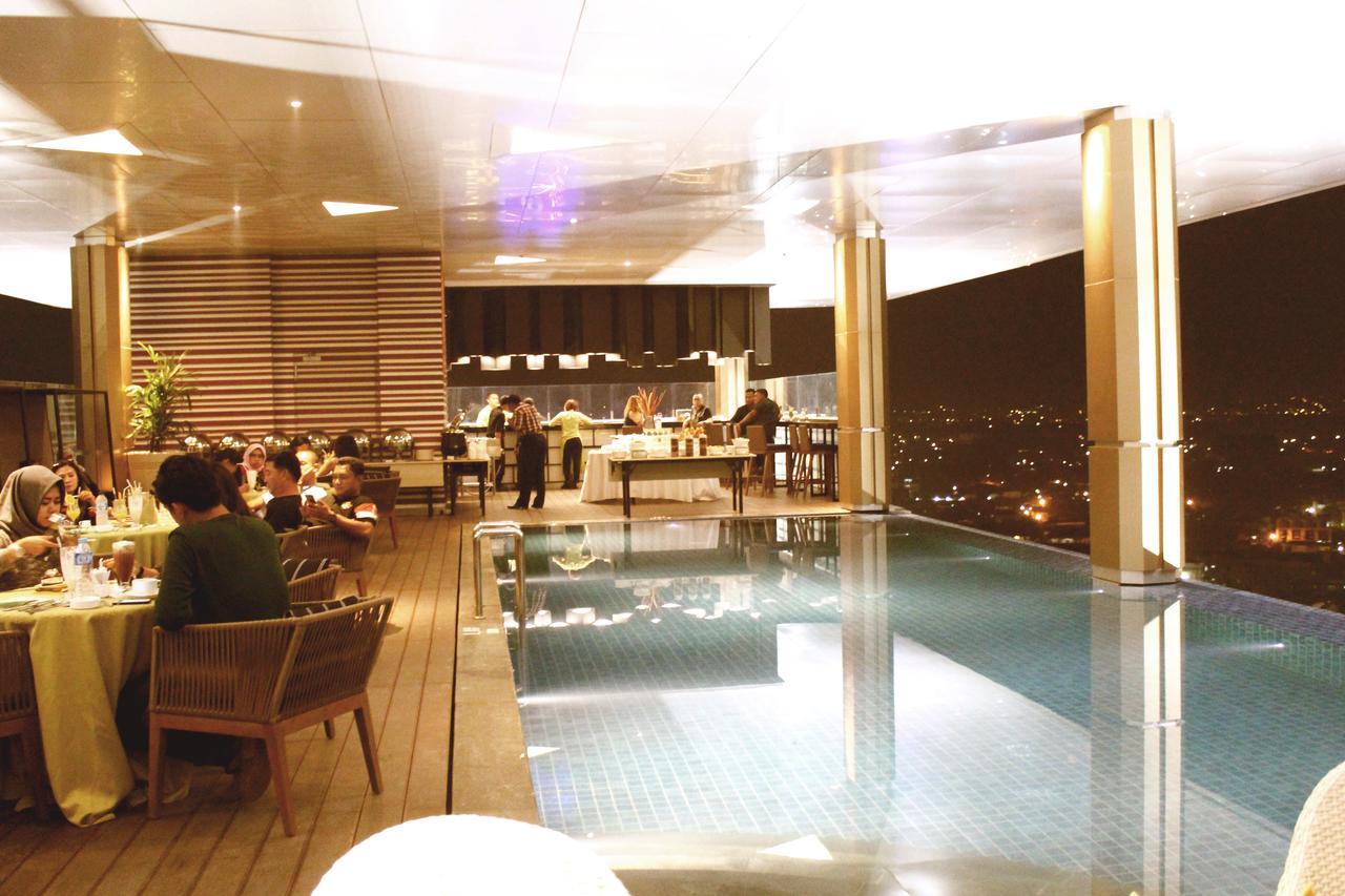 Fox Hotel Pekanbaru Εξωτερικό φωτογραφία