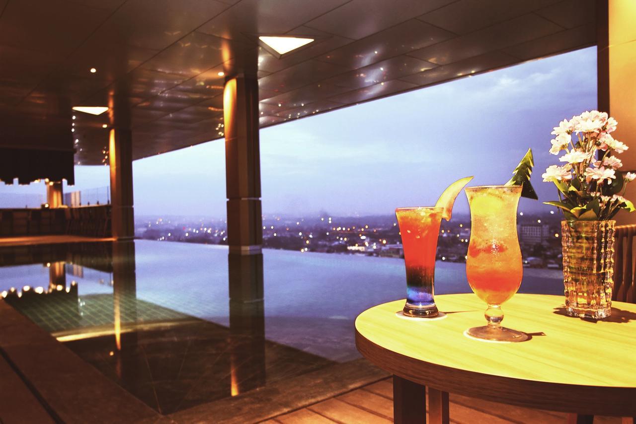 Fox Hotel Pekanbaru Εξωτερικό φωτογραφία