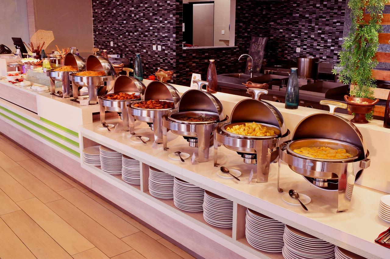 Fox Hotel Pekanbaru Εξωτερικό φωτογραφία