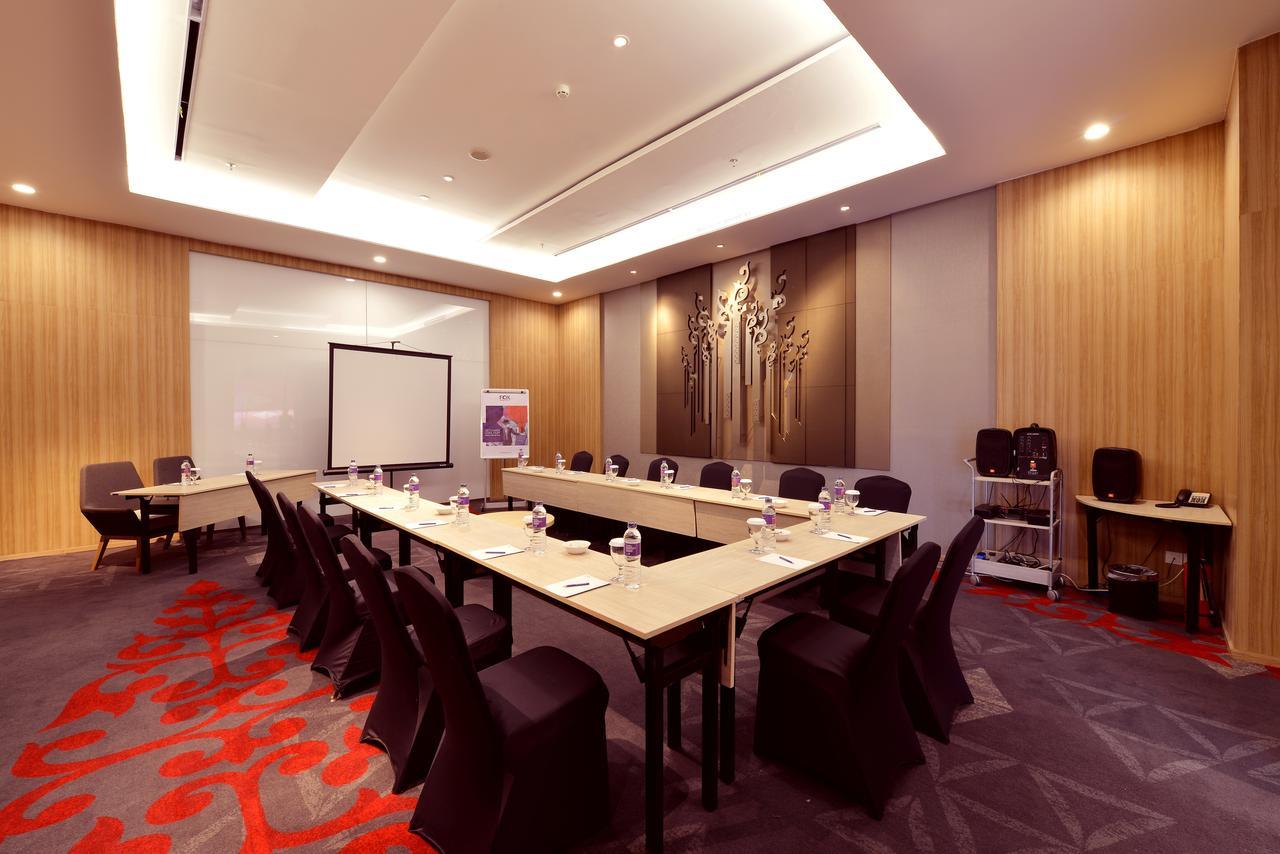 Fox Hotel Pekanbaru Εξωτερικό φωτογραφία