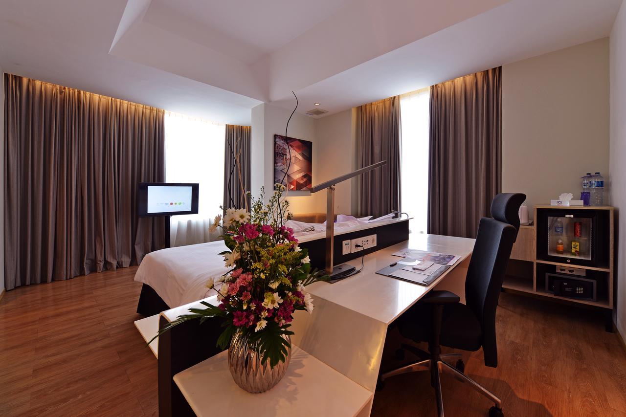 Fox Hotel Pekanbaru Εξωτερικό φωτογραφία