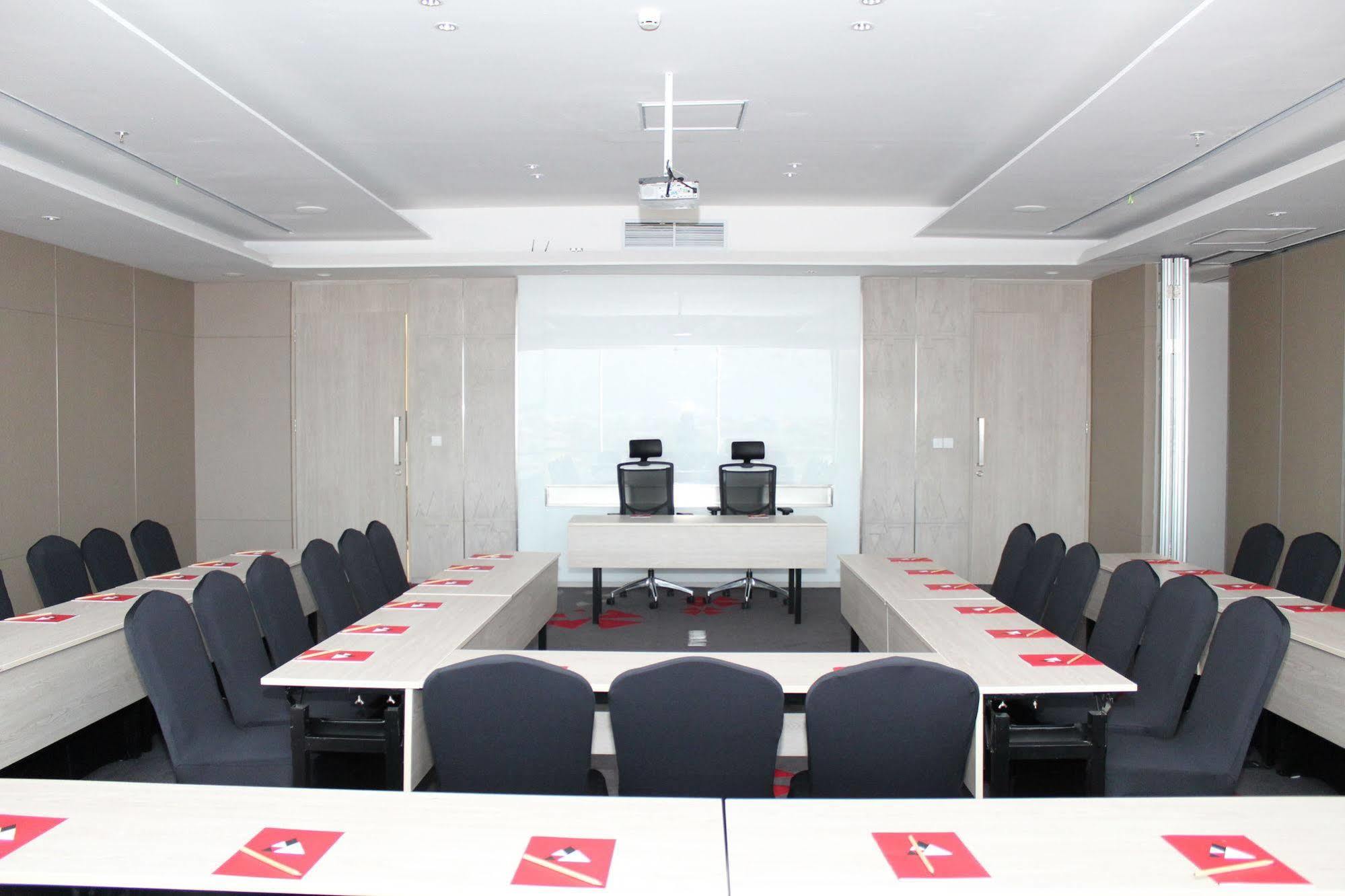 Fox Hotel Pekanbaru Εξωτερικό φωτογραφία